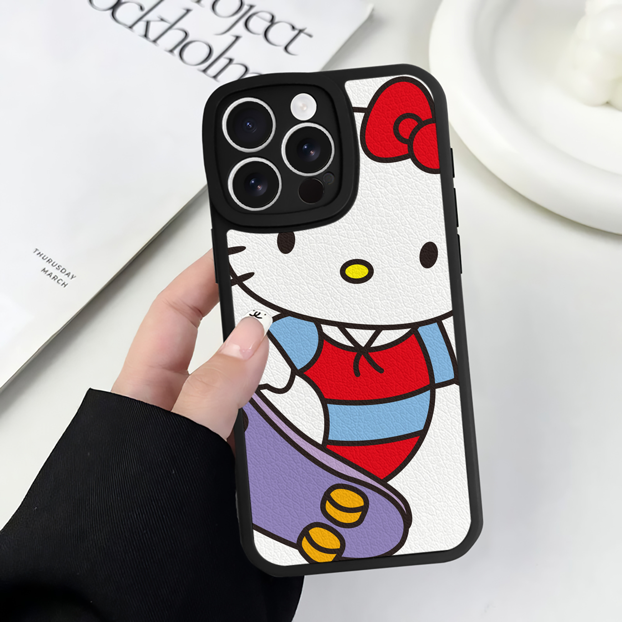 （画像用） Hello Kitty ハローキティ 【iPhone 16シリーズ対応】シリコンスマホケース（レザー調） 材質：シリコン